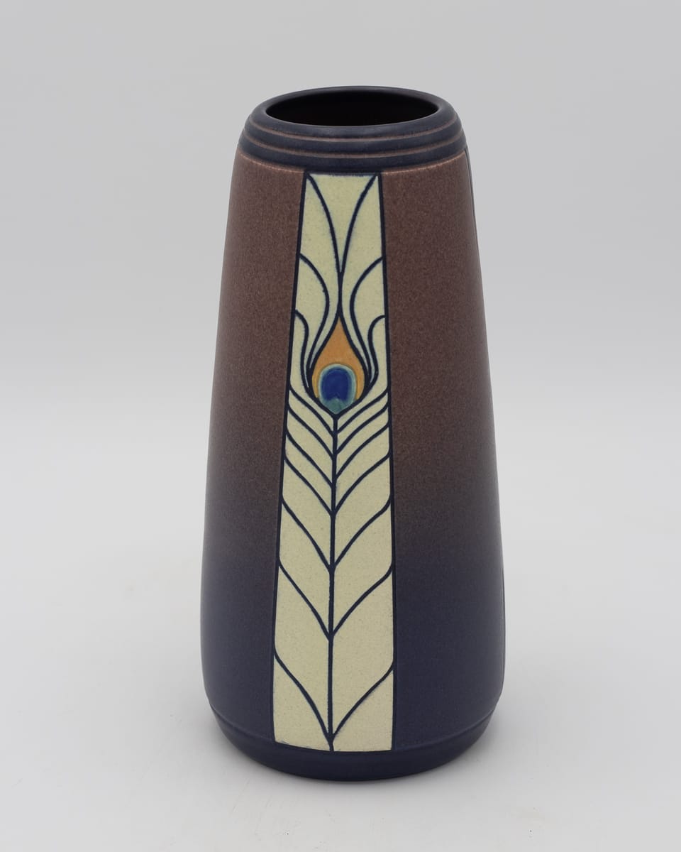 R24-S1036_PeacockFeatherGV_P1