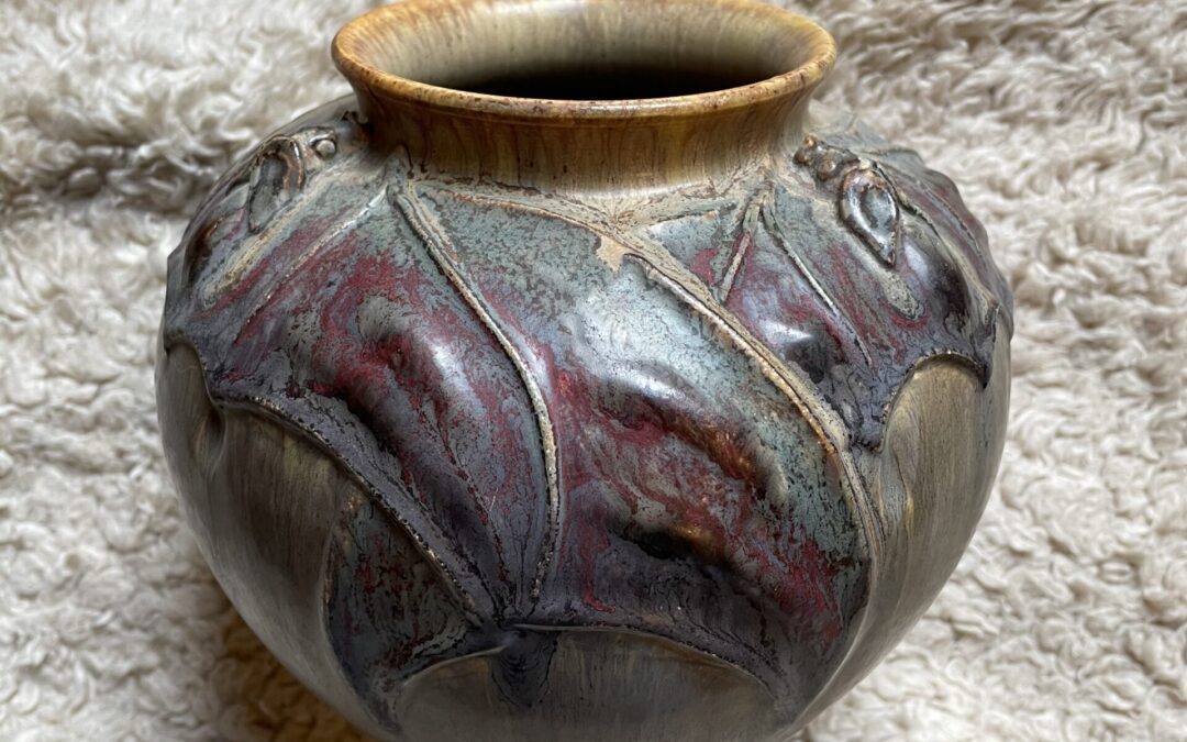 Experimental Overlapping Bats Vase